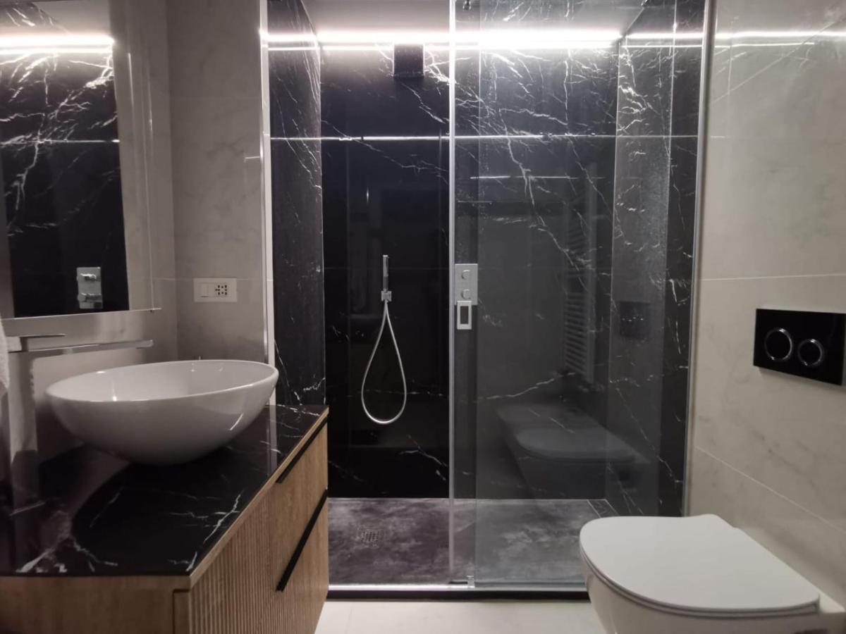 Jacuzzi Luxury Apartment In The Town Centre تورينو المظهر الخارجي الصورة
