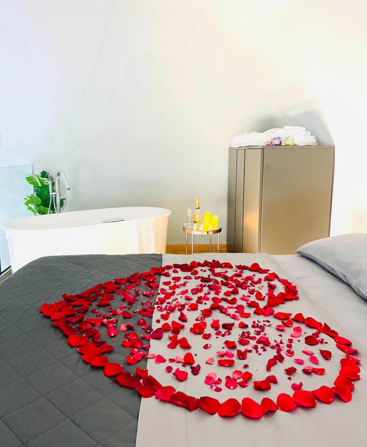 Jacuzzi Luxury Apartment In The Town Centre تورينو المظهر الخارجي الصورة
