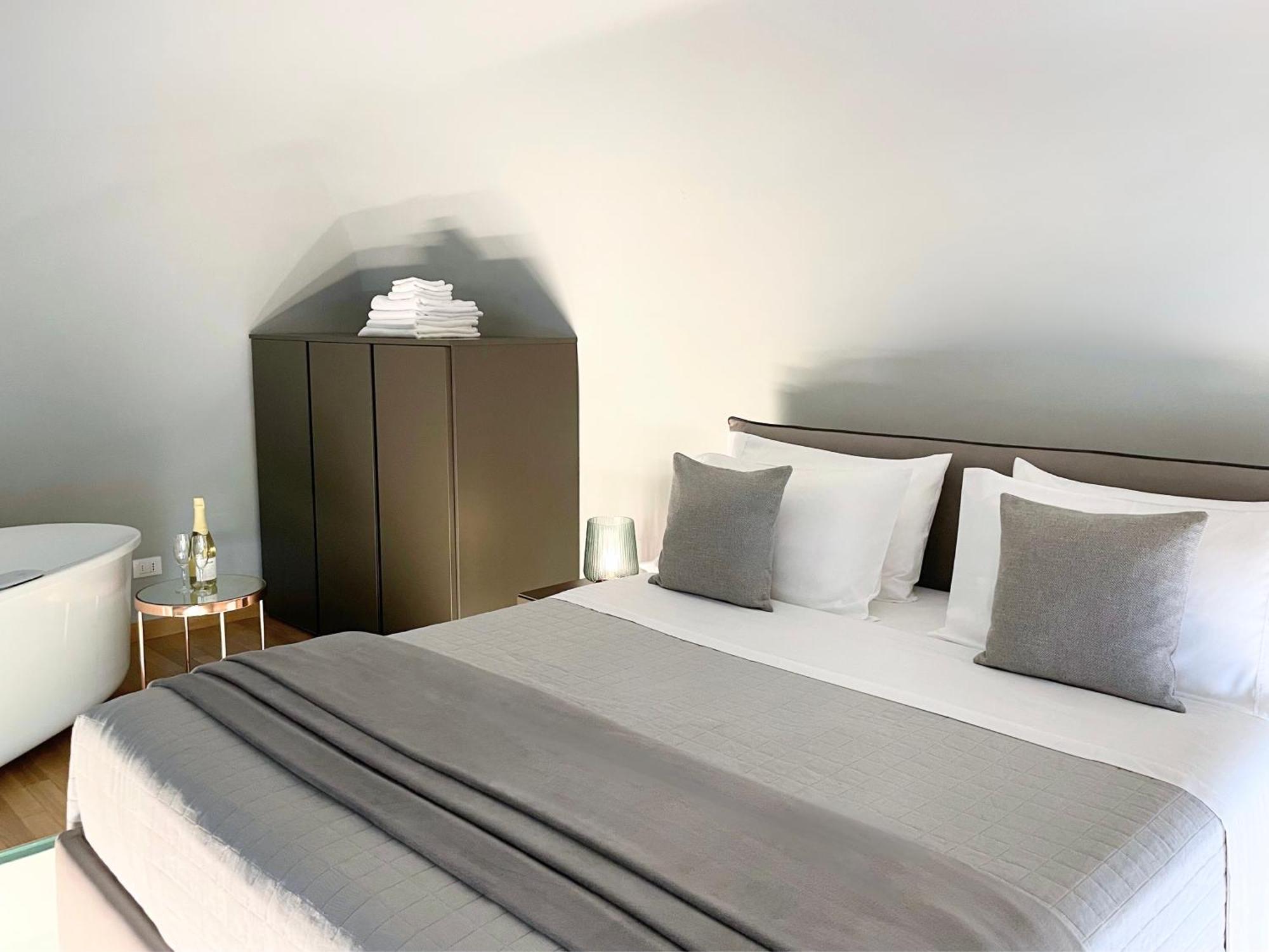 Jacuzzi Luxury Apartment In The Town Centre تورينو المظهر الخارجي الصورة