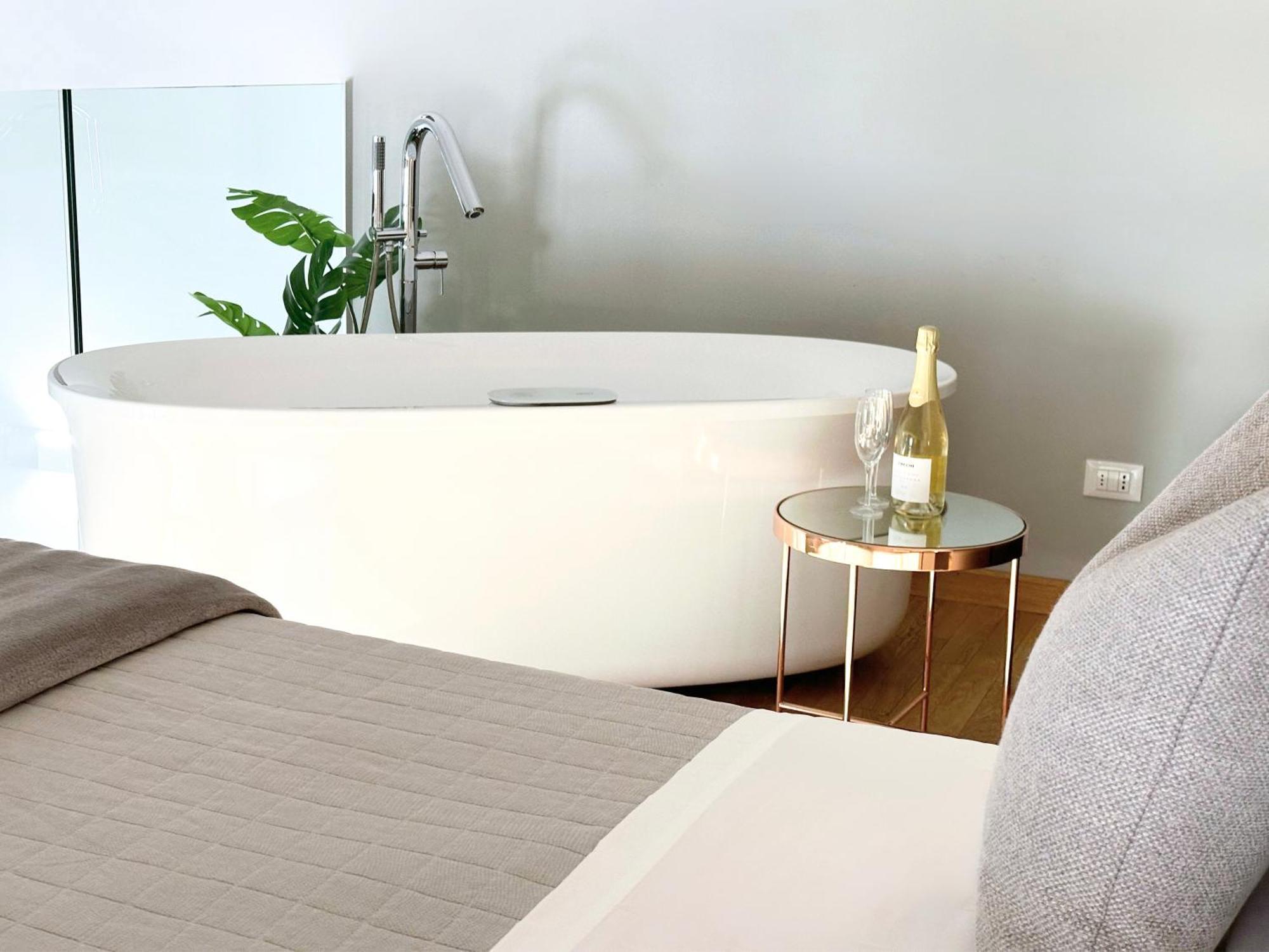 Jacuzzi Luxury Apartment In The Town Centre تورينو المظهر الخارجي الصورة